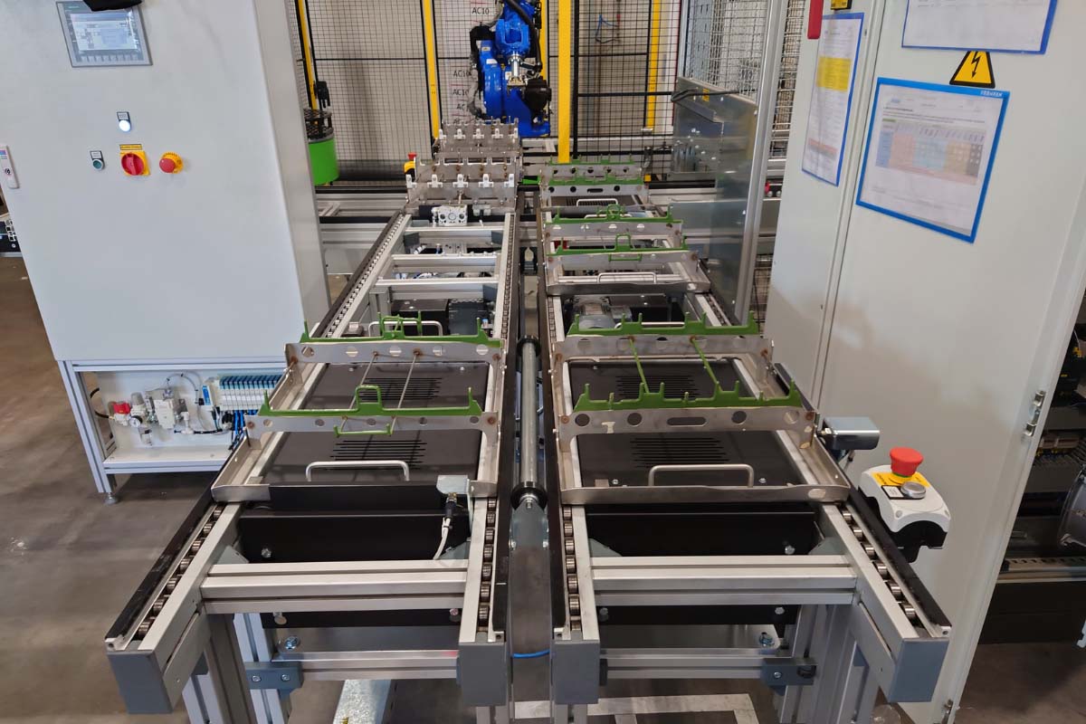 FMS paletna linija v procesu avtomatizirane&nbsp;strojne&nbsp;obdelave odlitkov (eno-nivojska)