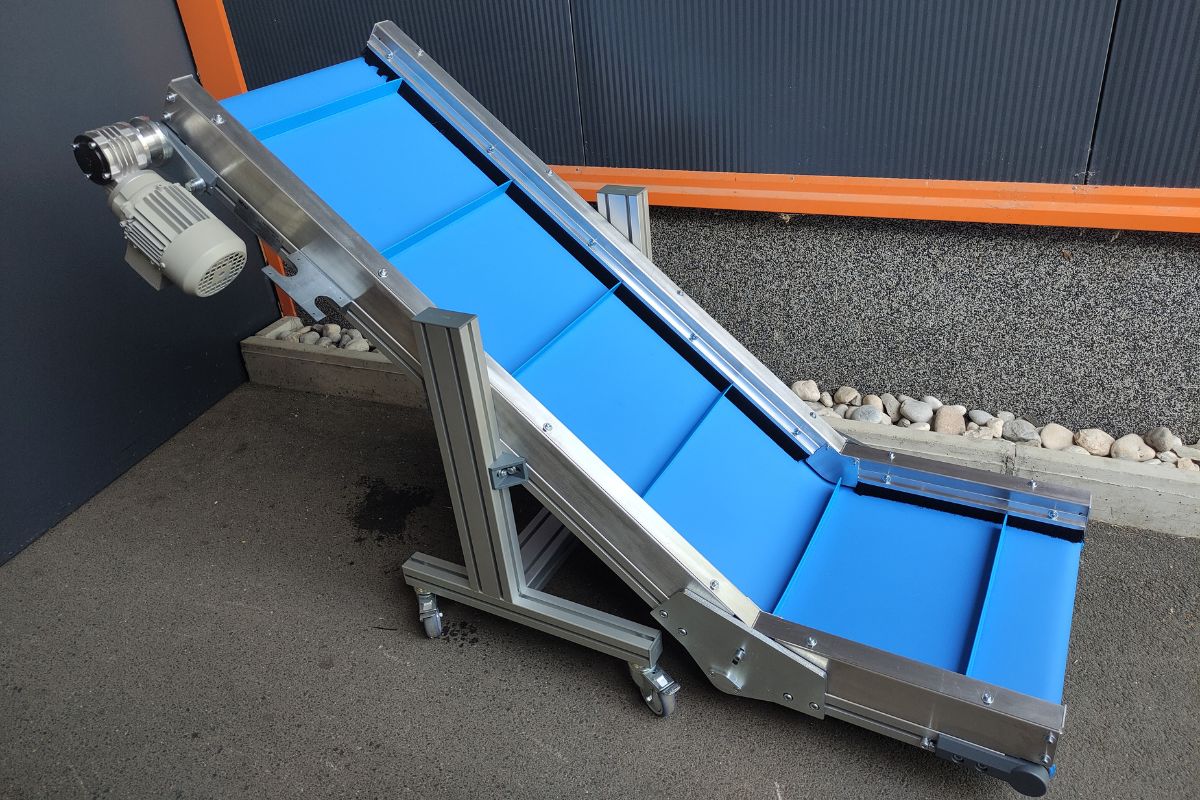 Inox tračni elevator za prehrambeno industrijo