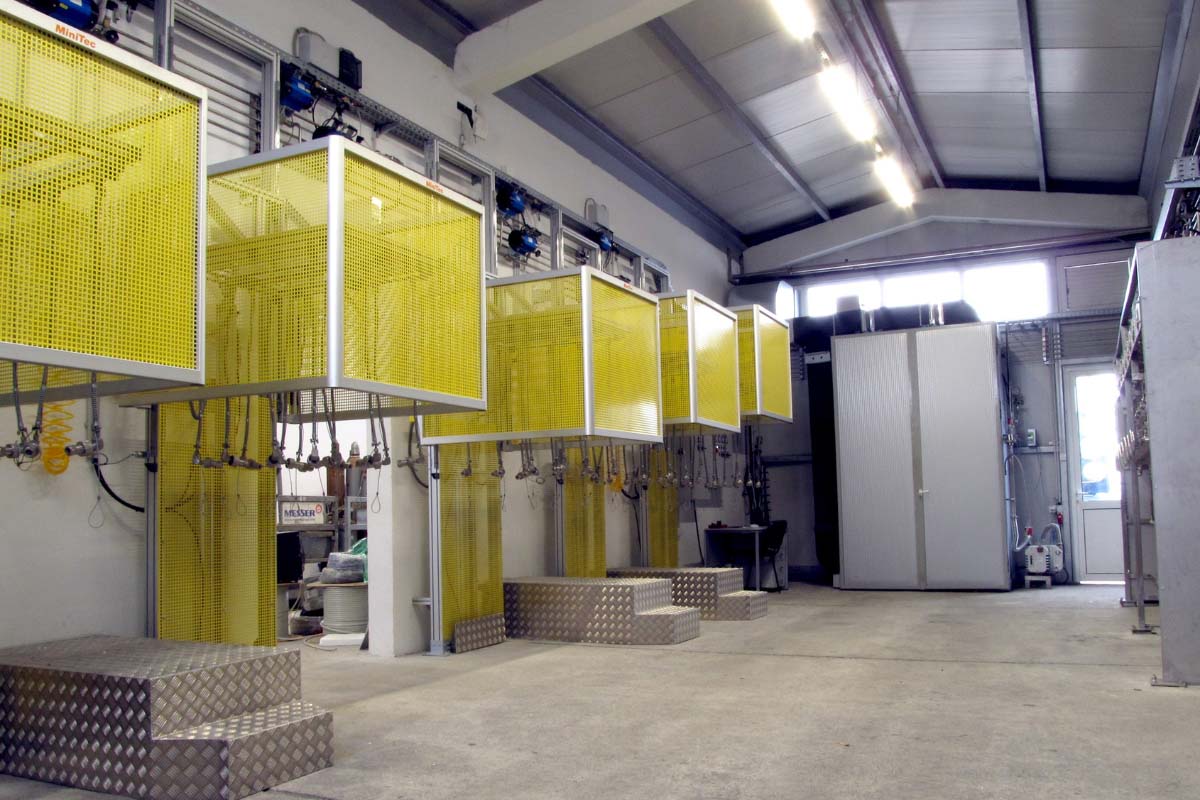 Vertikalno pomična mrežna industrijska zaščita za polnjenje jeklenk