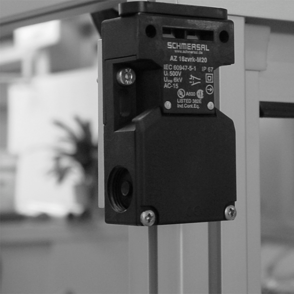 NOSILEC VARNOSTNEGA STIKALA