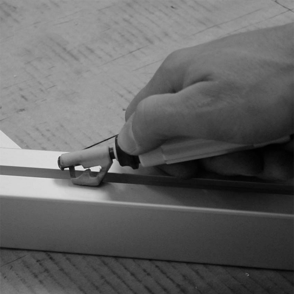 NOŽ ZA POSNEMANJE ROBOV