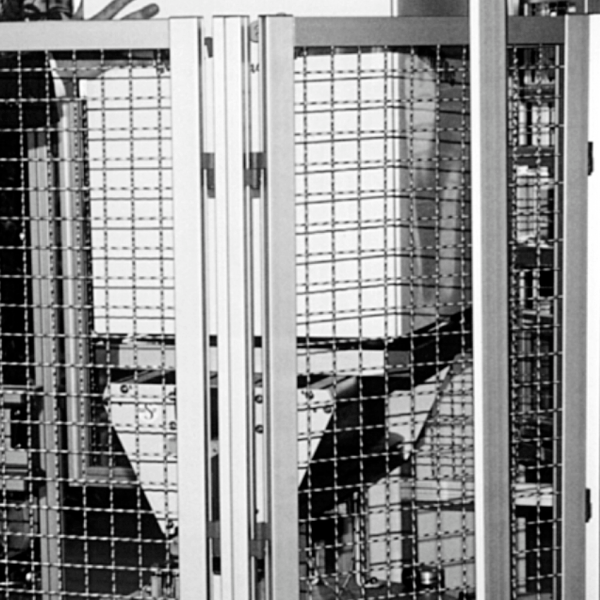 PRILAGODLJIV NOSILEC OGRAJNEGA PANELA