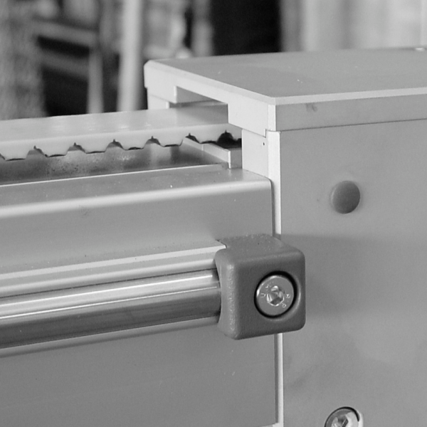 Shaft retention device H