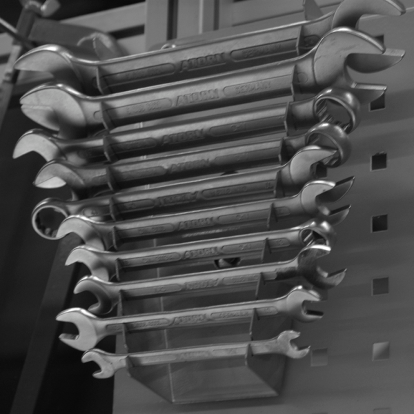 DRŽALO VERTIKALNO ZA VILIČASTE KLJUČE